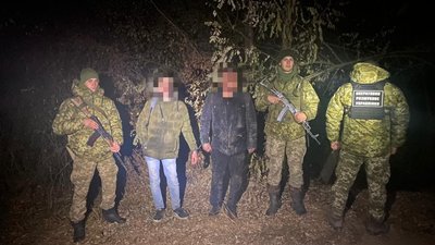 На Закарпатті прикордонники затримали двох чоловіків, за спробу перетнути кордон На Закарпатті прикордонники затримали двох чоловіків, за спробу перетнути кордон
