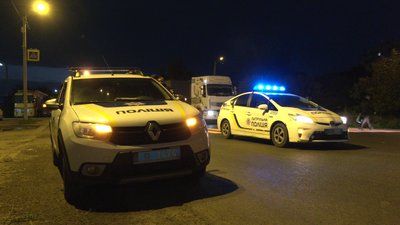 Перетинали дорогу по переходу: деталі наїзду вантажівки на двох підлітків у Харкові Перетинали дорогу по переходу: деталі наїзду вантажівки на двох підлітків у Харкові