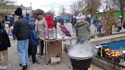 На Тернопільщині у громаді відбувається благодійний ярмарок На Тернопільщині у громаді відбувається благодійний ярмарок