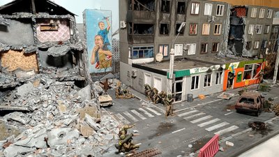 "На Донеччині не був". На діораму про Бахмут у художника з Нікополя пішло десять місяців