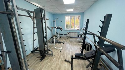 У Макарові відремонтували спортшколу, яку пошкодили російські обстріли У Макарові відремонтували спортшколу, яку пошкодили російські обстріли