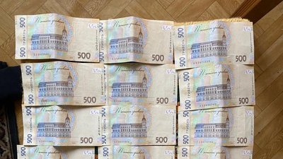 Трьох чоловіків з Сумщини підозрюють у купівлі підроблених документів для виїзду за кордон