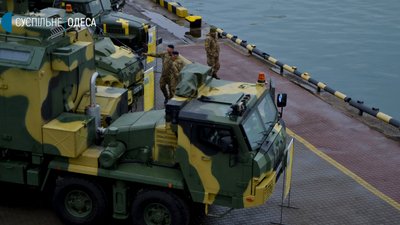 Гаубиці, бронеавтомобілі та ракетні установки: в Одесі відкрили виставку техніки ЗСУ Гаубиці, бронеавтомобілі та ракетні установки: в Одесі відкрили виставку техніки ЗСУ