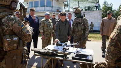 На Житомирщині Президент України Володимир Зеленський представив нового головнокомандувача ЗСУ На Житомирщині Президент України Володимир Зеленський представив нового головнокомандувача ЗСУ