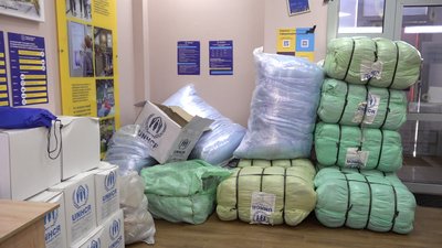 У Черкасах переселенцям видали гуманітарну допомогу на випадок блекауту У Черкасах переселенцям видали гуманітарну допомогу на випадок блекауту