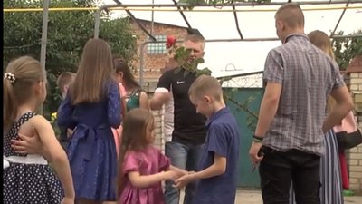 "Я зажди мріяв про велику родину". Херсонець виховує десятьох дітей "Я зажди мріяв про велику родину". Херсонець виховує десятьох дітей