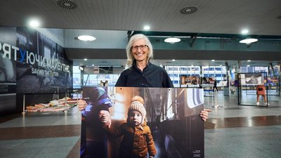 Енні Лейбовіц зустрілася з українськими фотографами під час візиту до Києва
