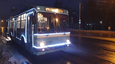 Під час зимових свят Сумами курсуватиме новорічний тролейбус