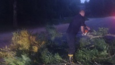 Минулої доби рятувальники Житомирщини двічі виїжджали на ліквідацію наслідків негоди Минулої доби рятувальники Житомирщини двічі виїжджали на ліквідацію наслідків негоди