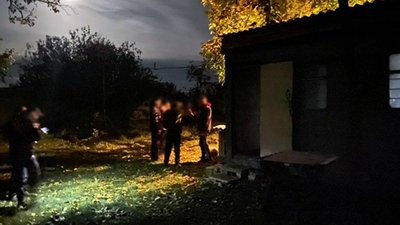 На Хмельниччині 53-річний чоловік завдав ножового поранення сусідові