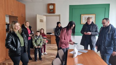 Збирали гроші усією школою: з Черкас на фронт передали пікап Збирали гроші усією школою: з Черкас на фронт передали пікап