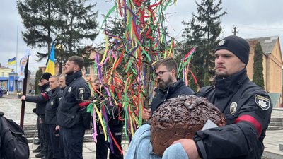 На Вінниччині попрощались з поліцейськими, які загинули під час ракетного обстрілу Одеси На Вінниччині попрощались з поліцейськими, які загинули під час ракетного обстрілу Одеси