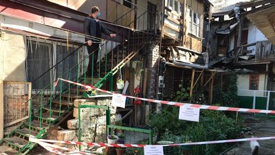 “Тут неможливо жити”: мешканці обваленого в Одесі будинку кажуть, що дім у критичному стані