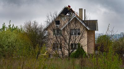 Війська РФ вдарили по приватному будинку у Дніпрі – фоторепортаж Війська РФ вдарили по приватному будинку у Дніпрі – фоторепортаж