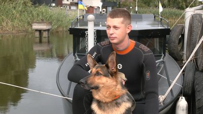 У Черкасах вівчарка-водолаз Найда склала іспит і стала рятувальницею У Черкасах вівчарка-водолаз Найда склала іспит і стала рятувальницею