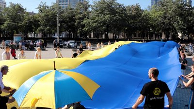 Великий прапор, концерт, вшанування на Алеї пам'яті: у Дніпрі відбулися заходи до Дня Незалежності
