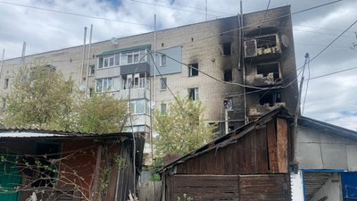 Поліція показала наслідки російського обстрілу Старого Салтова, від якого загинув чоловік