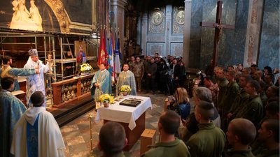 Молитва у Гарнізонному храмі Молитва у Гарнізонному храмі