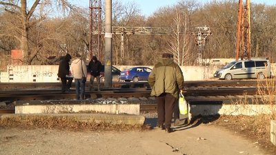 На Житомирщині жителі Бердичева вимагають облаштувати пішохідний перехід через залізничні колії На Житомирщині жителі Бердичева вимагають облаштувати пішохідний перехід через залізничні колії