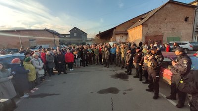 На Волині суд продовжив розгляд справи за позовом попа до батька загиблої бійчині На Волині суд продовжив розгляд справи за позовом попа до батька загиблої бійчині