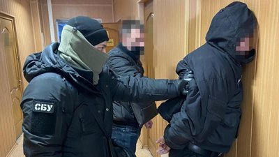 Вимагав понад 38 тисяч доларів. СБУ затримала на хабарі посадовця Київводоканалу