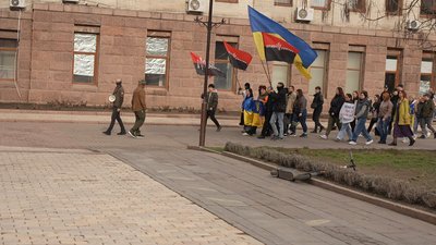 Хода пам'яті. У День добровольця в Кропивницькому вшанували загиблих і вбитих у війні з Росією Хода пам'яті. У День добровольця в Кропивницькому вшанували загиблих і вбитих у війні з Росією