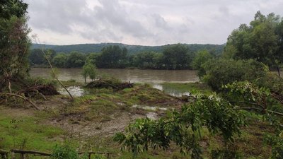 Живуть у школі, ночують на горищі, воду з криниць не п'ють — репортаж з Монастирищини Живуть у школі, ночують на горищі, воду з криниць не п'ють — репортаж з Монастирищини