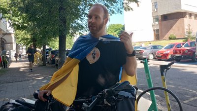 Журналіст Мішель Мертен розповідає про благодійний велотур Люксембург-Київ читачам свого блогу Журналіст Мішель Мертен розповідає про благодійний велотур Люксембург-Київ читачам свого блогу