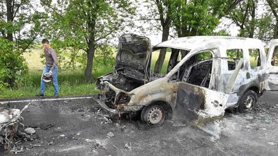 Пожежу, що виникла внаслідок ДТП загасили Закарпатські вогнеборці Пожежу, що виникла внаслідок ДТП загасили Закарпатські вогнеборці