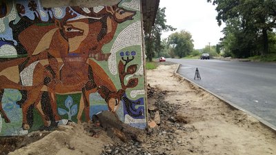 Волиняни захищають зупинки з монументальною мозаїкою, які хочуть знести Волиняни захищають зупинки з монументальною мозаїкою, які хочуть знести