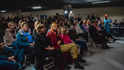 Підтримуємо армію і самих себе: у Черкасах відбувся "Квартирник в укритті" Підтримуємо армію і самих себе: у Черкасах відбувся "Квартирник в укритті"