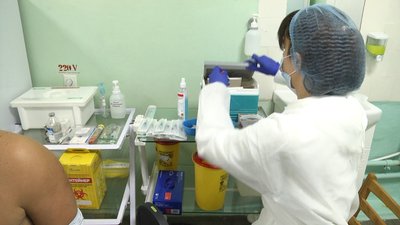 На Житомирщині вакцинують від коронавірусу жителів, котрі зареєструвалися через портал "Дія" На Житомирщині вакцинують від коронавірусу жителів, котрі зареєструвалися через портал "Дія"