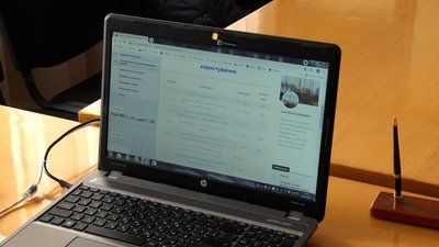 У Житомирському обласному архіві оцифровують документи за допомогою безконтактних сканерів У Житомирському обласному архіві оцифровують документи за допомогою безконтактних сканерів