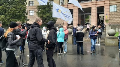 У Харкові пікетують окружний адмінсуд через справу Жукова У Харкові пікетують окружний адмінсуд через справу Жукова