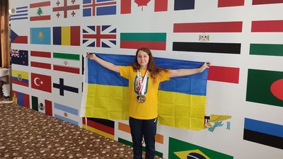 Паверліфтерка з деокупованого міста на Харківщині перемогла на змаганнях у Стамбулі