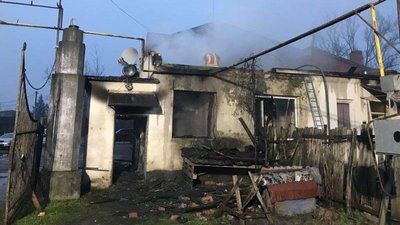 На Закарпатті горіла меблева фабрика, на якій уже не працюють На Закарпатті горіла меблева фабрика, на якій уже не працюють