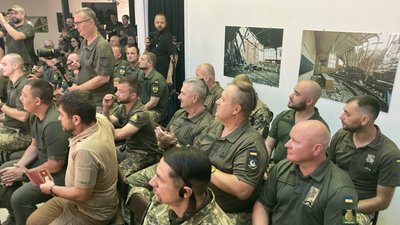 "Руки опускати немає часу". Тероборонівців 113-ї бригади нагородили з нагоди Дня Незалежності "Руки опускати немає часу". Тероборонівців 113-ї бригади нагородили з нагоди Дня Незалежності