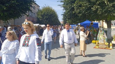 На Тернопільщині провели фестиваль "Борщівська вишиванка" На Тернопільщині провели фестиваль "Борщівська вишиванка"