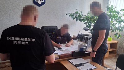 Слідчі дії у кабінеті начальника аварійно-рятувального загону ДСНС Хмельниччини