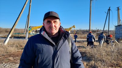 "Робили свічки з картоплі": у Протопопівці на Харківщині відновлюють електропостачання після 10 місяців знеструмлення