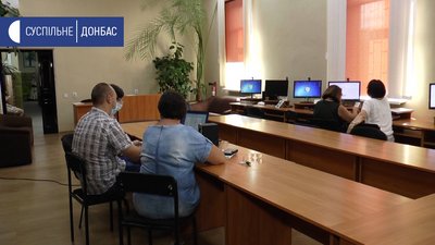 До груп запрошують одночасно не більше чотирьох слухачів