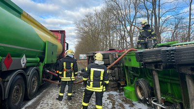 Перекинувся бензовоз