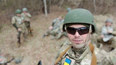"Думаю, усім страшно, але у нас є ціль". Буковинець, нагороджений медаллю за військову службу, про пів року на війні