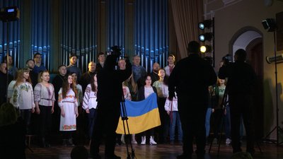 "Емоції, які ми зараз відчуваємо": хористи у Рівному записали пісню "Реве та стогне Дніпр широкий"