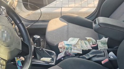 Двох митників Львівщині викрили на хабарництві — прокуратура