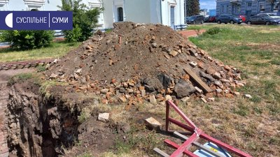 Археологи і краєзнавці мають різні думки щодо знахідки біля Воскресенського собору в Сумах