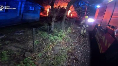 Рятувальники виявили тіло людини під час ліквідації пожежі на Рівненщині