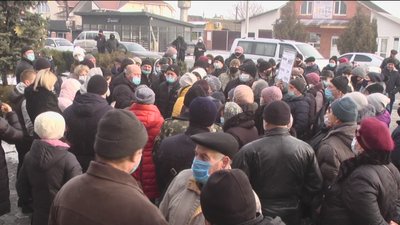 "Ні зростанню тарифів": у Стрижавці на Вінниччині місцеві жителі вийшли на акцію протесту "Ні зростанню тарифів": у Стрижавці на Вінниччині місцеві жителі вийшли на акцію протесту