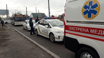 У Кропивницькому поліцейські зупиняли автомобілі, які не пропускали швидку