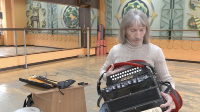 Черкащанин Анатолій Рубан з гармонню Черкащанин Анатолій Рубан з гармонню